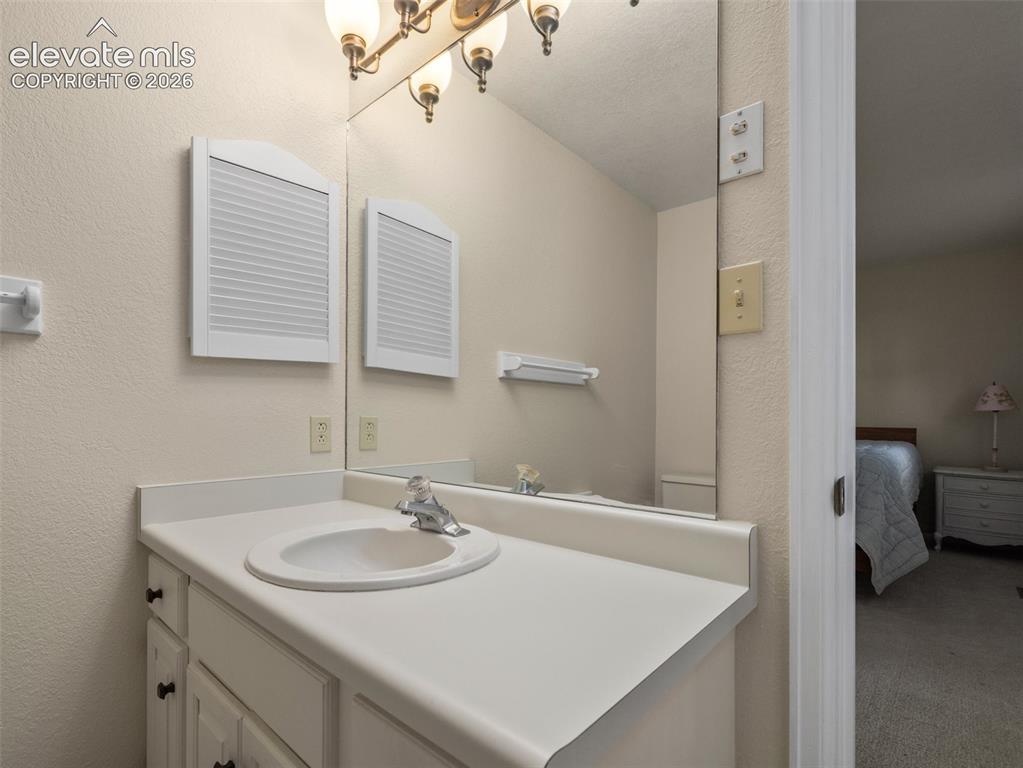 Image 29 of 36: Bathroom
