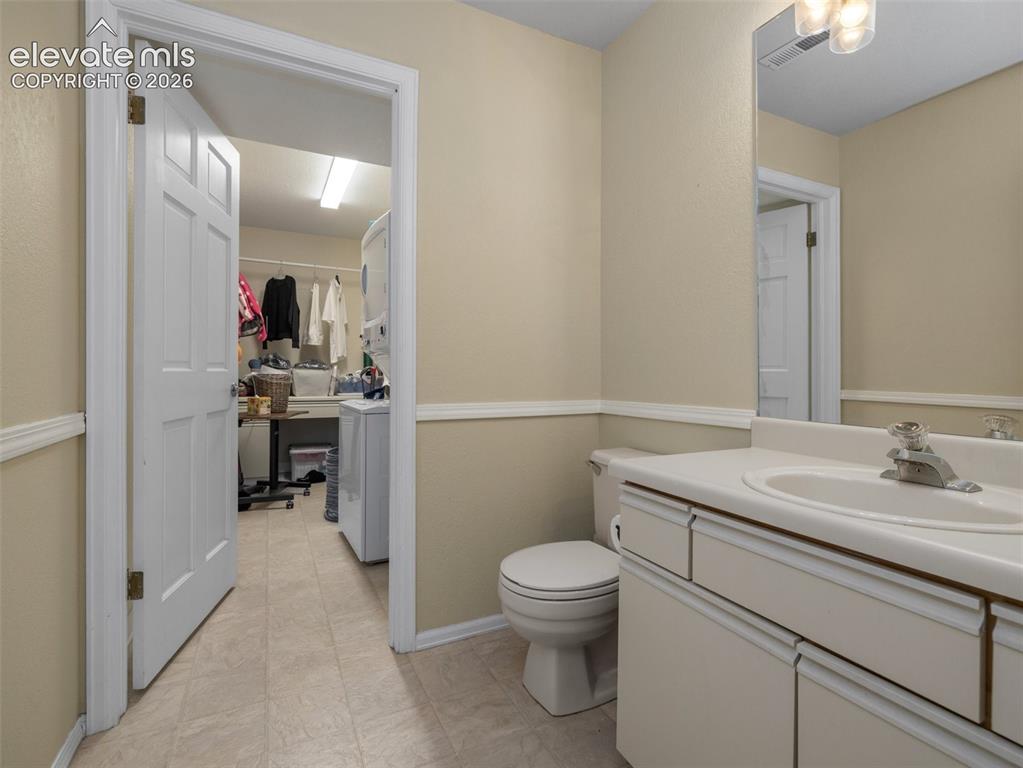 Image 5 of 36: Bathroom