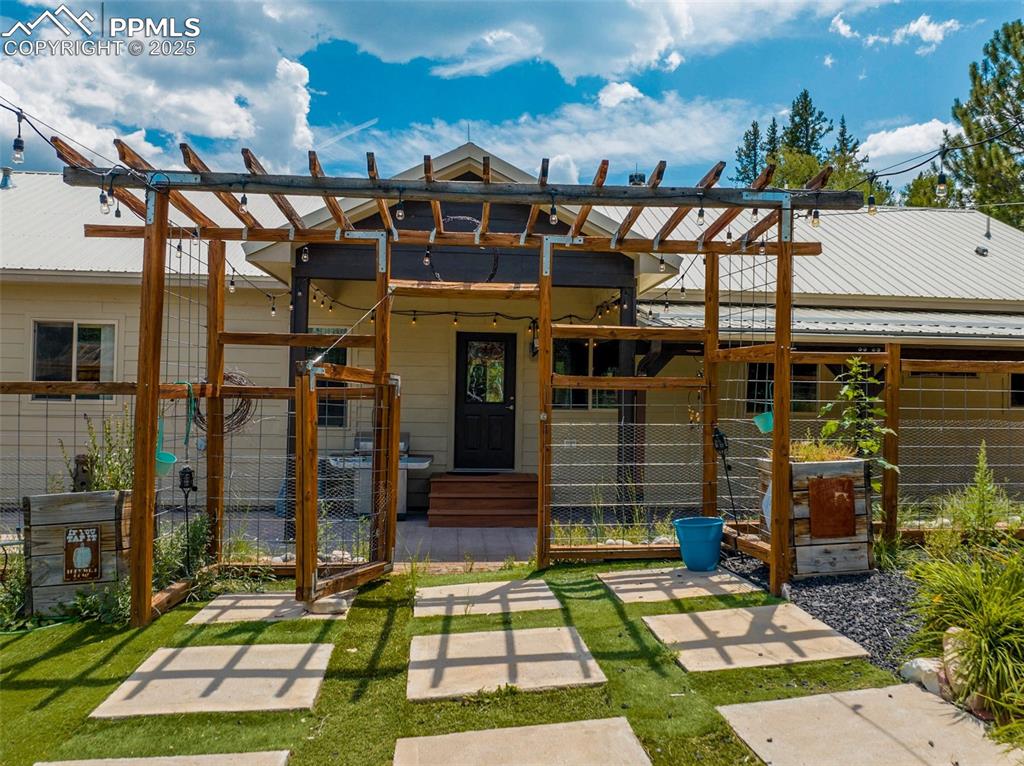 Image 8 of 50: Back of Structure