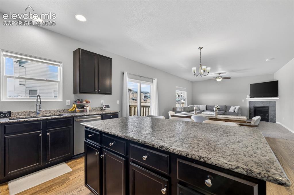 Image 18 of 46: Kitchen