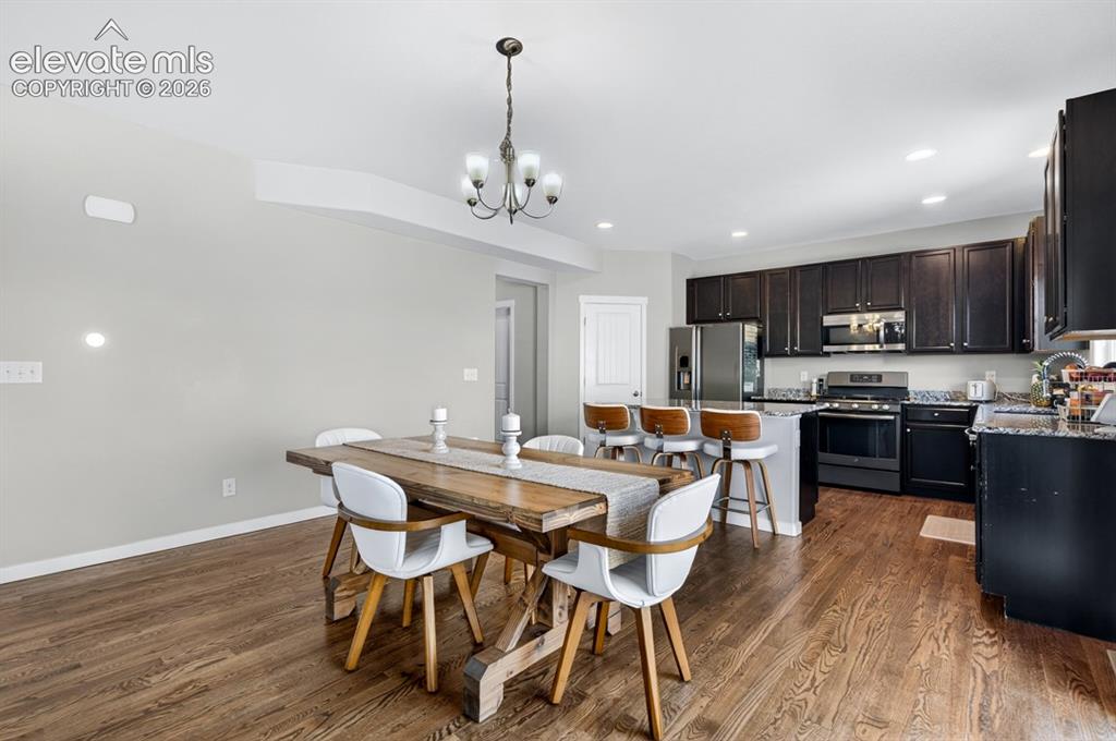 Image 9 of 46: Dining Area