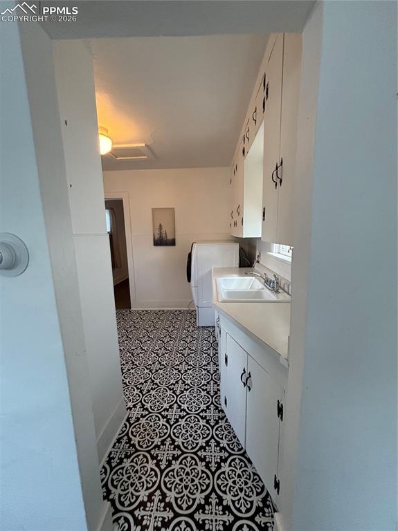 Image 4 of 12: Kitchen