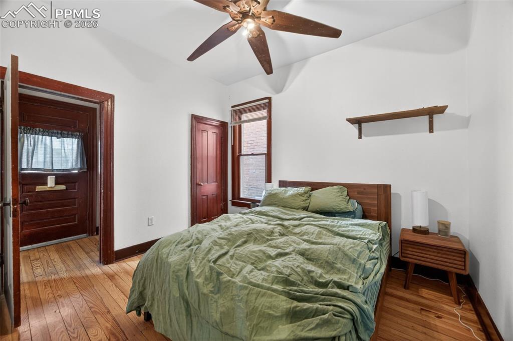 Image 17 of 38: Bedroom