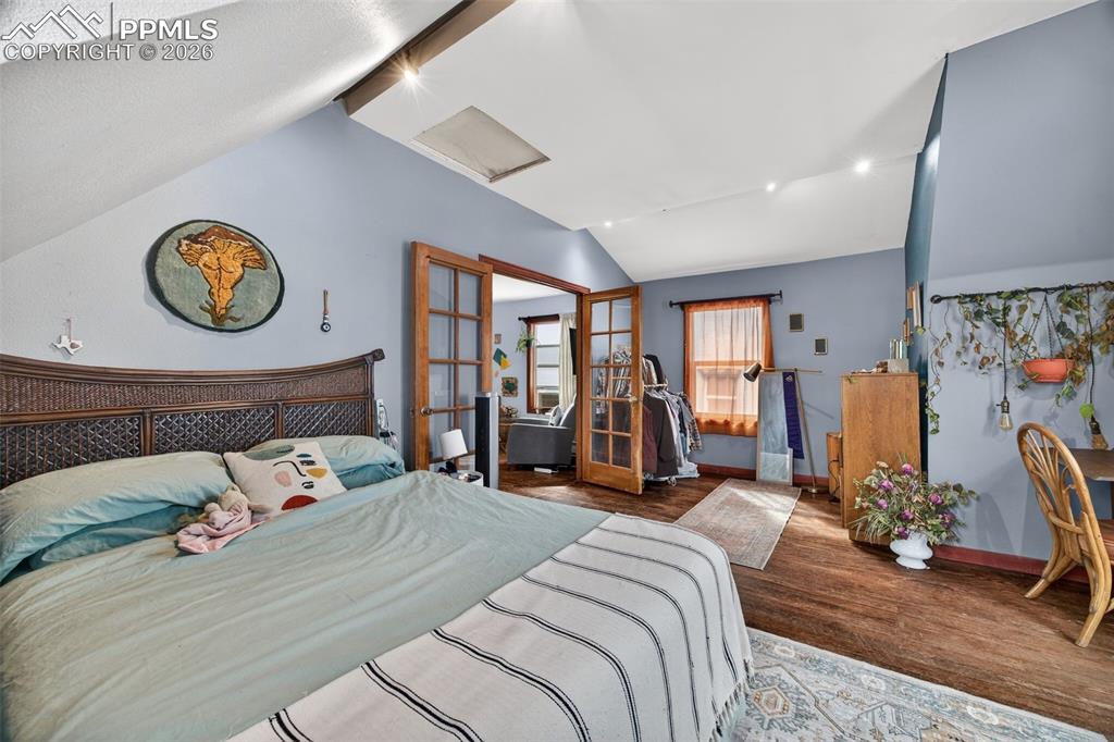 Image 20 of 38: Bedroom