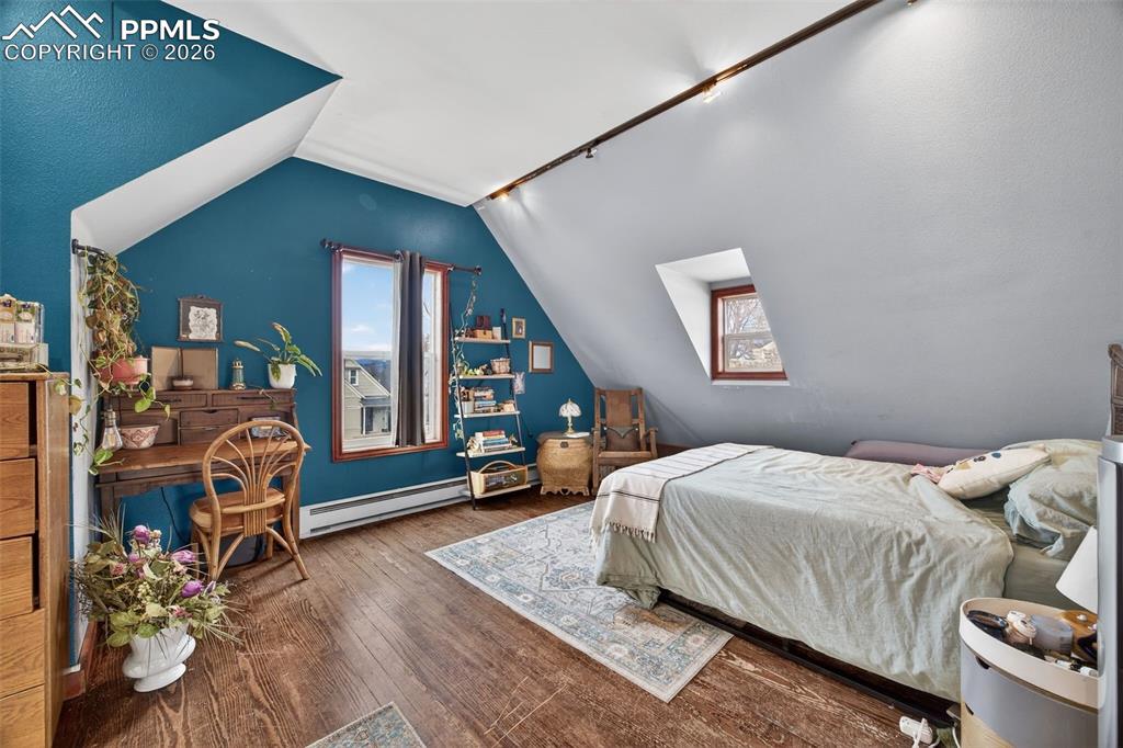 Image 21 of 38: Bedroom