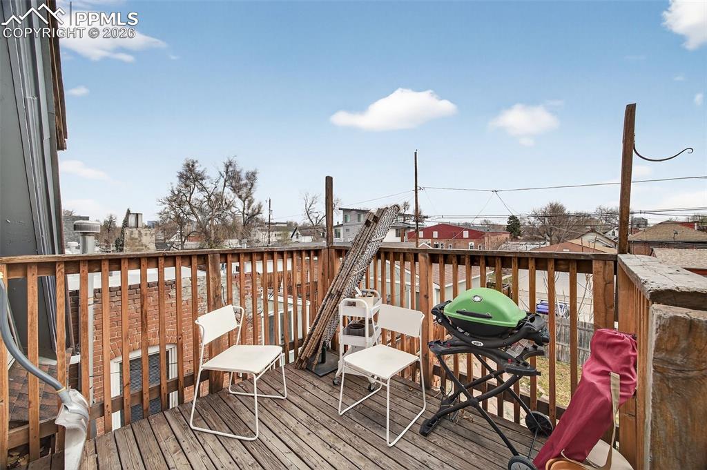 Image 30 of 38: Deck