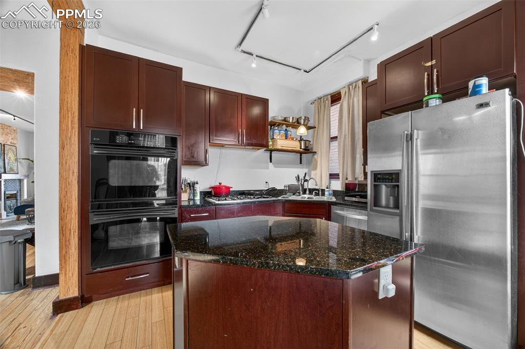 Image 4 of 38: Kitchen