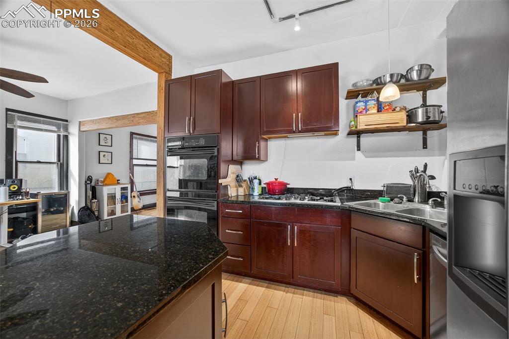 Image 7 of 38: Kitchen