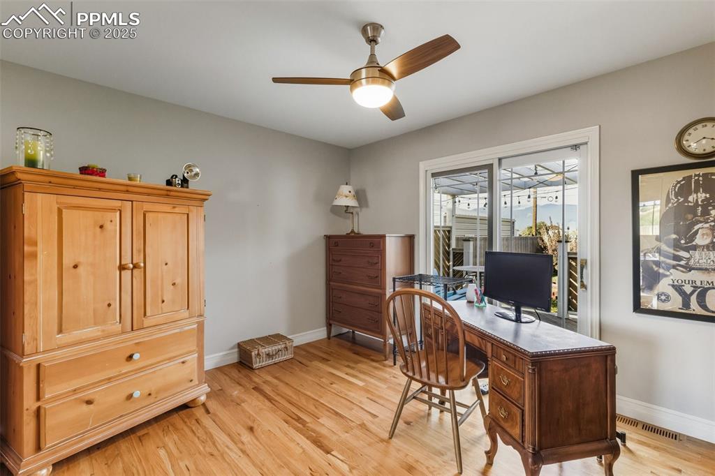 Image 11 of 26: Office