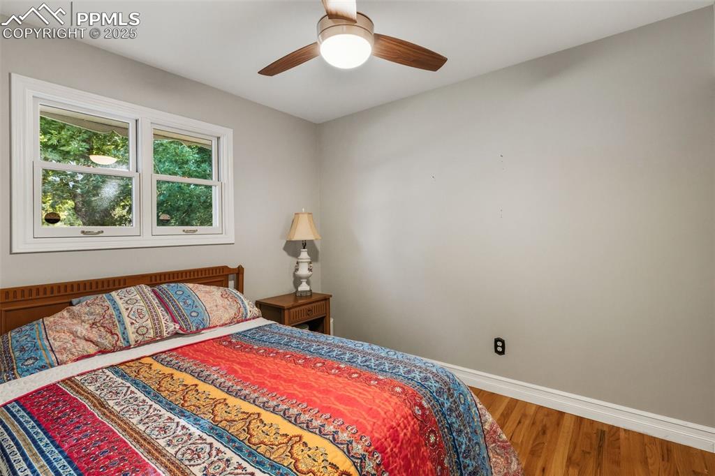 Image 12 of 26: Bedroom