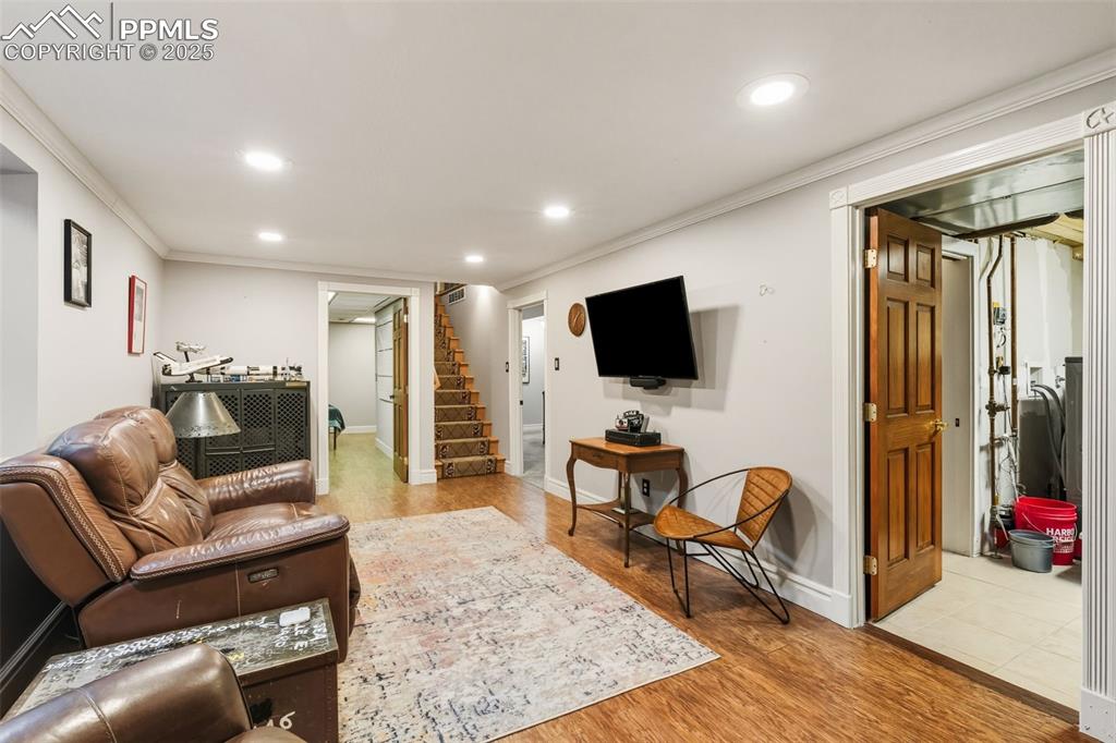 Image 15 of 26: Living Room