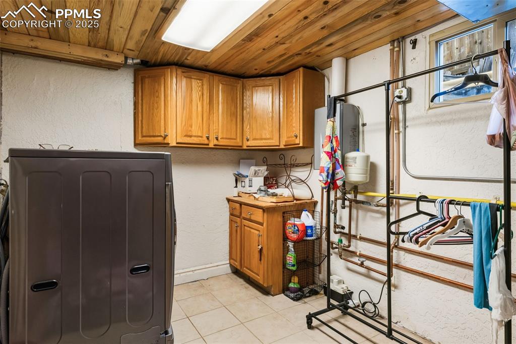 Image 16 of 26: Laundry