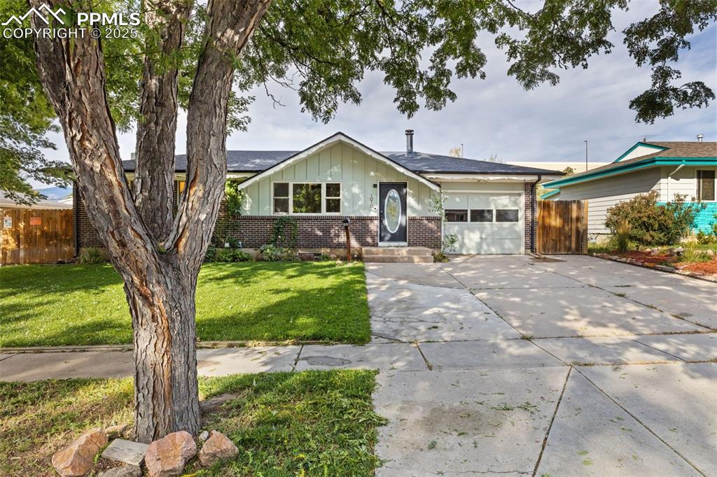 Image 3 of 26: Front of Structure