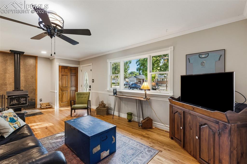 Image 6 of 26: Living Room