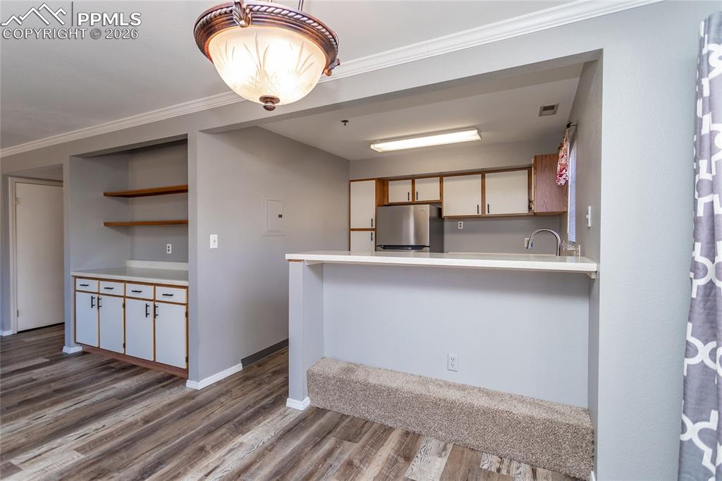 Image 12 of 30: Kitchen