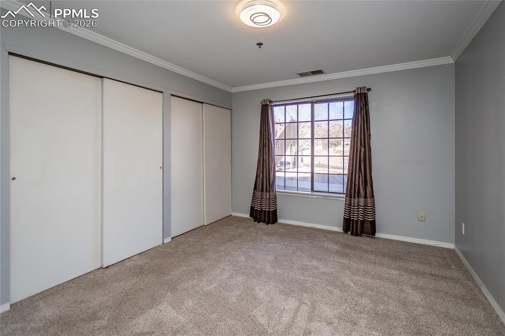 Image 15 of 30: Bedroom