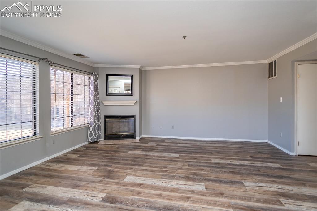 Image 8 of 30: Living Room