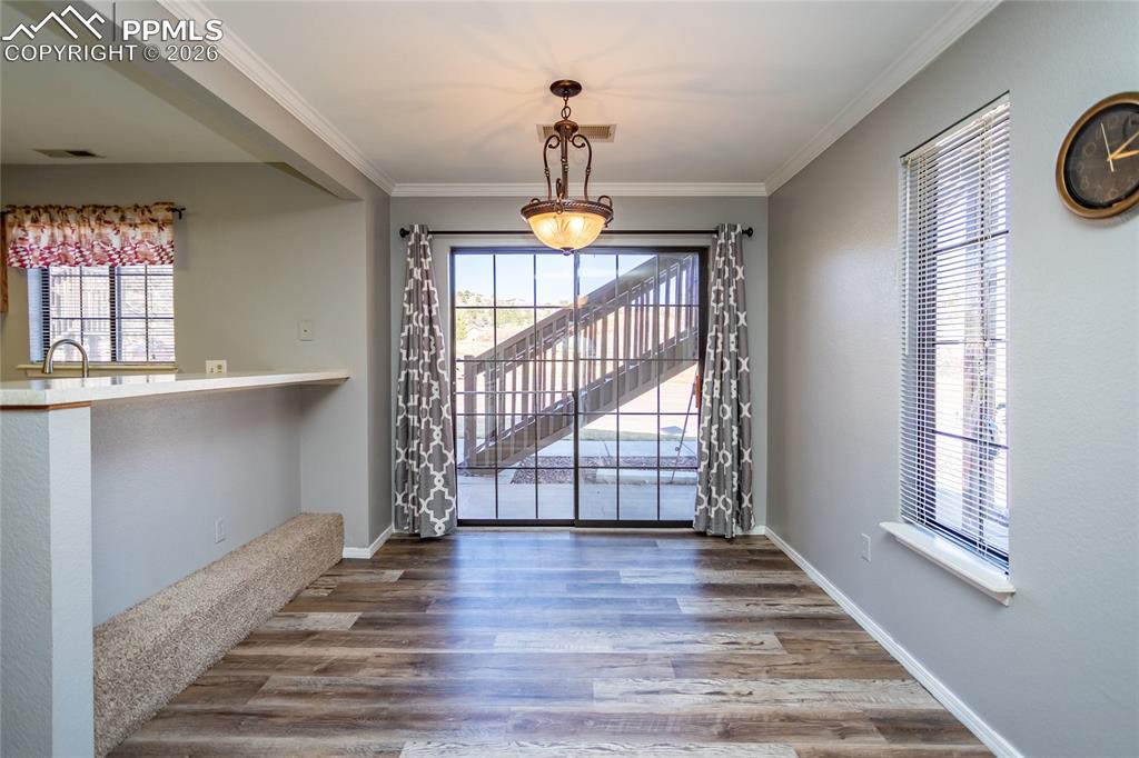 Image 9 of 30: Ding Area