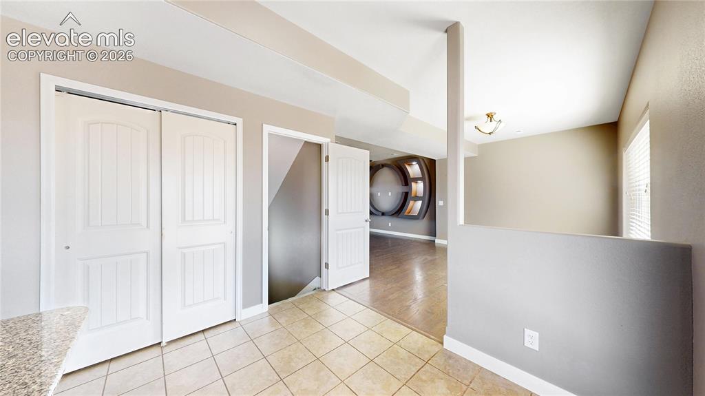 Image 11 of 50: Dining Area
