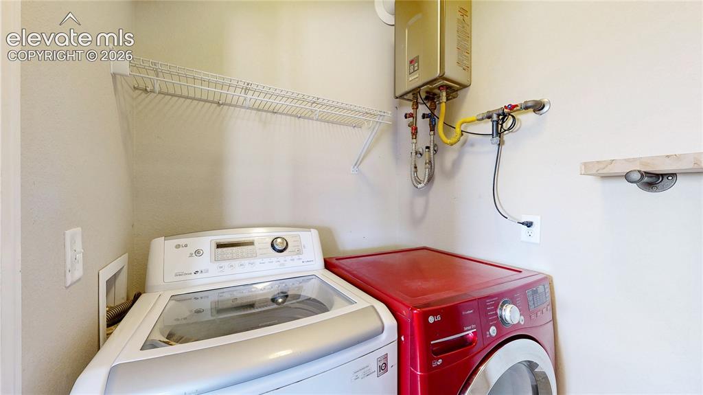 Image 18 of 50: Laundry