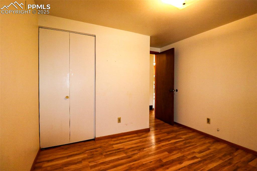 Image 18 of 24: Bedroom