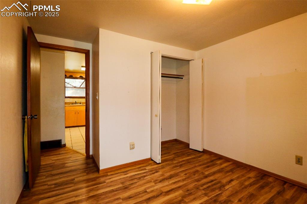 Image 20 of 24: Bedroom