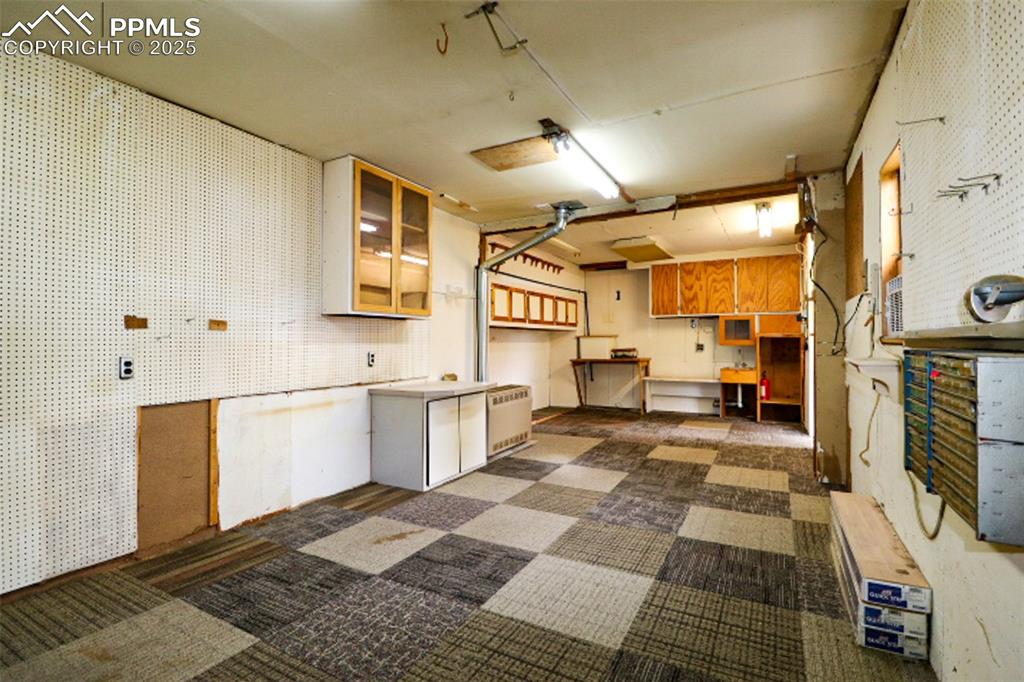 Image 23 of 24: Kitchen