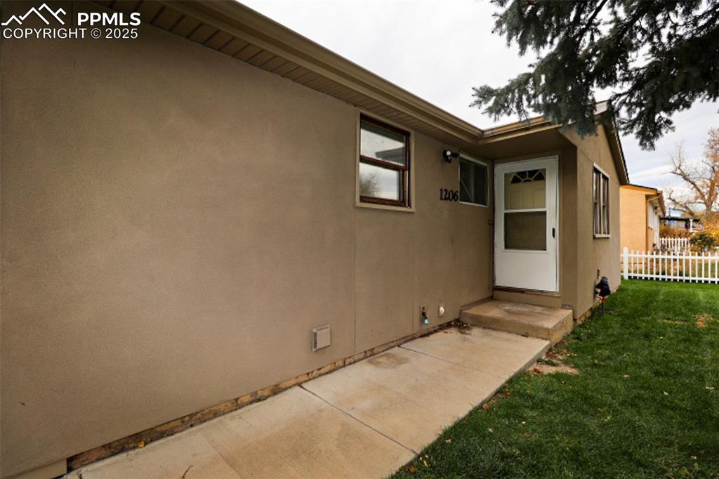 Image 3 of 24: Entry