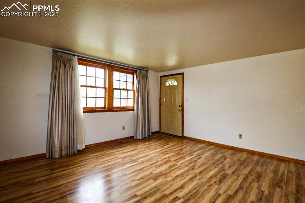 Image 4 of 24: Entry