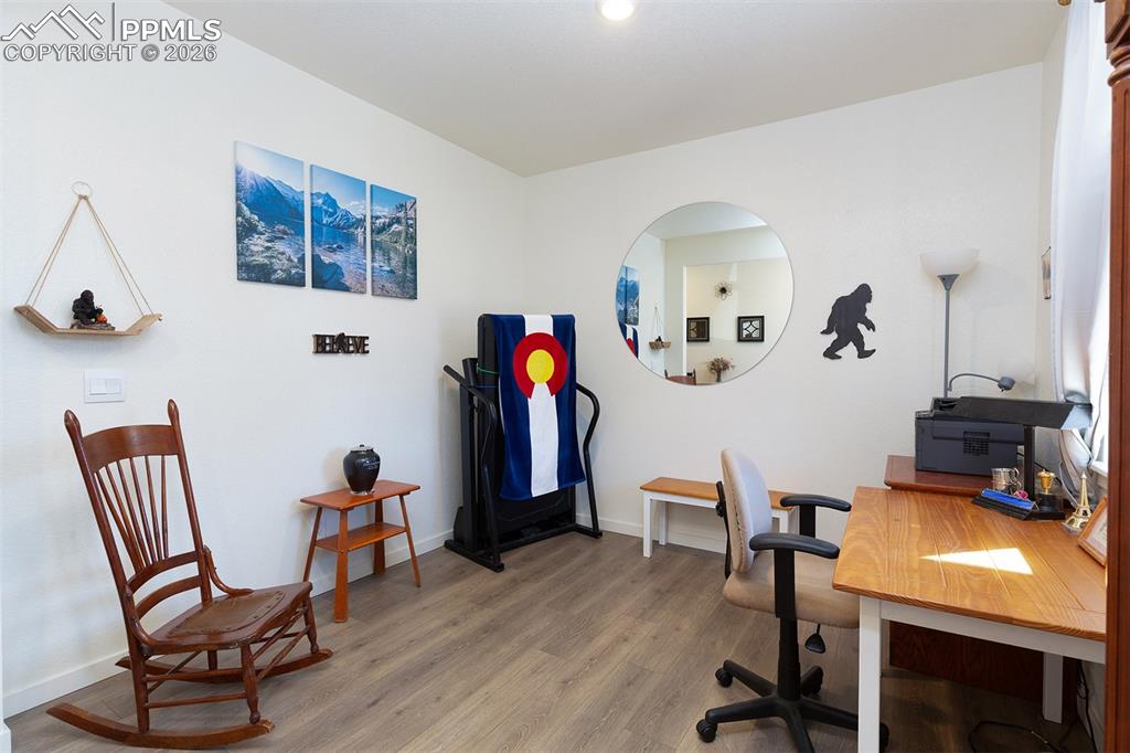 Image 13 of 32: Office