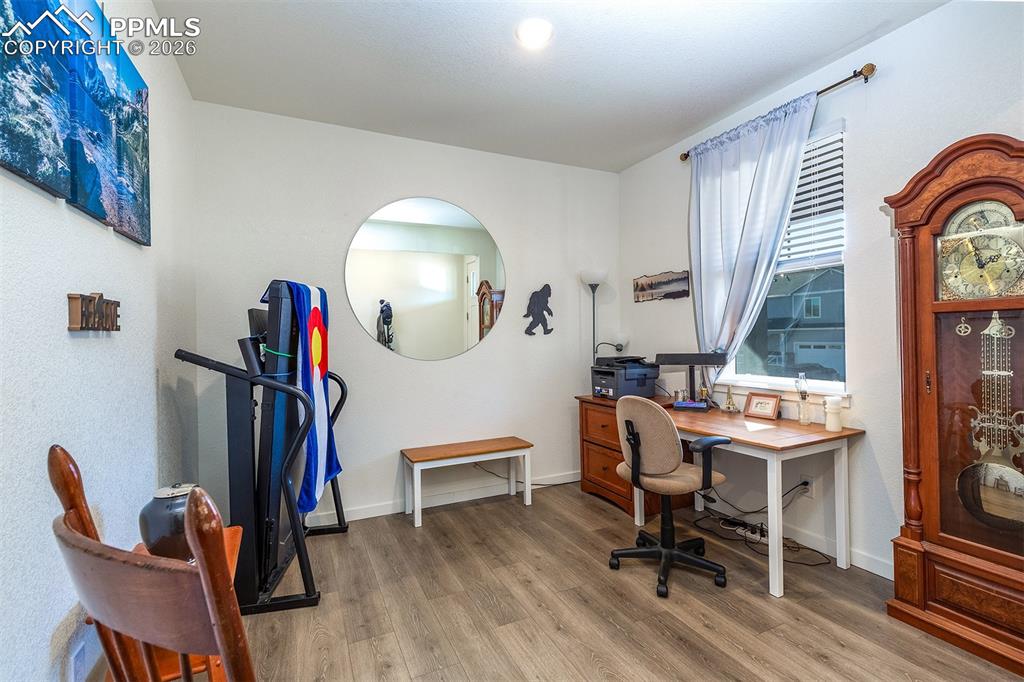 Image 14 of 32: Office