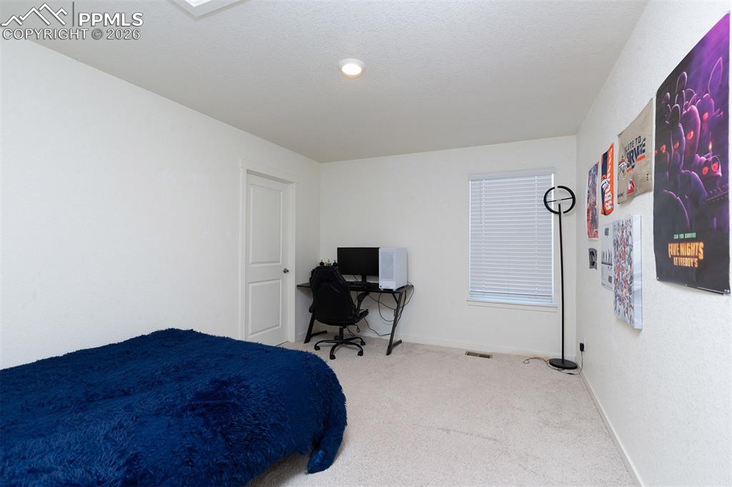 Image 16 of 32: Bedroom