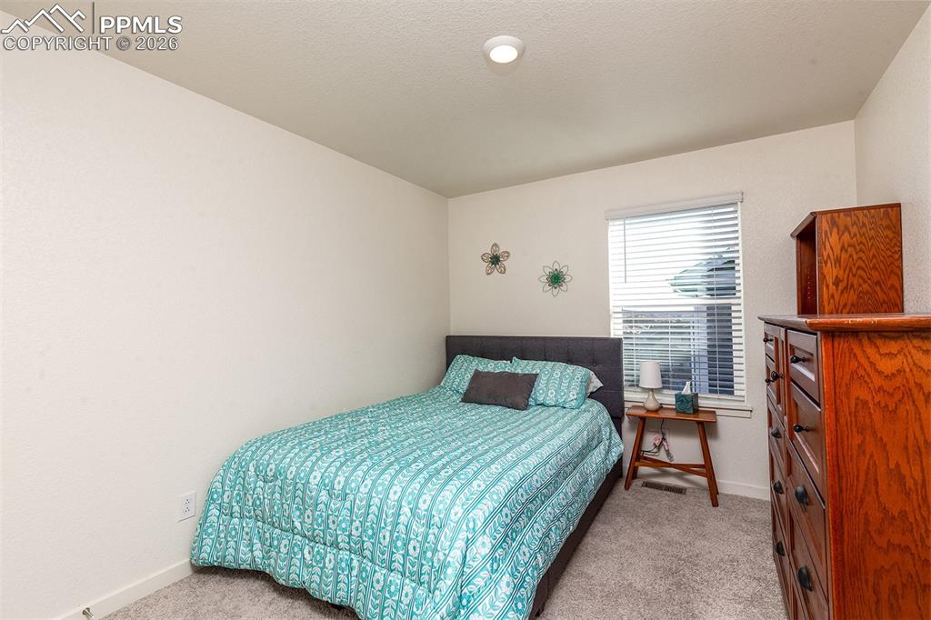 Image 17 of 32: Bedroom