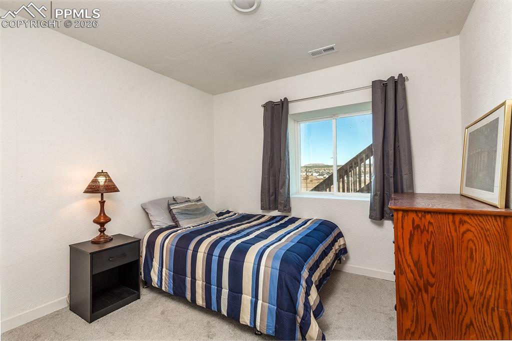 Image 20 of 32: Bedroom