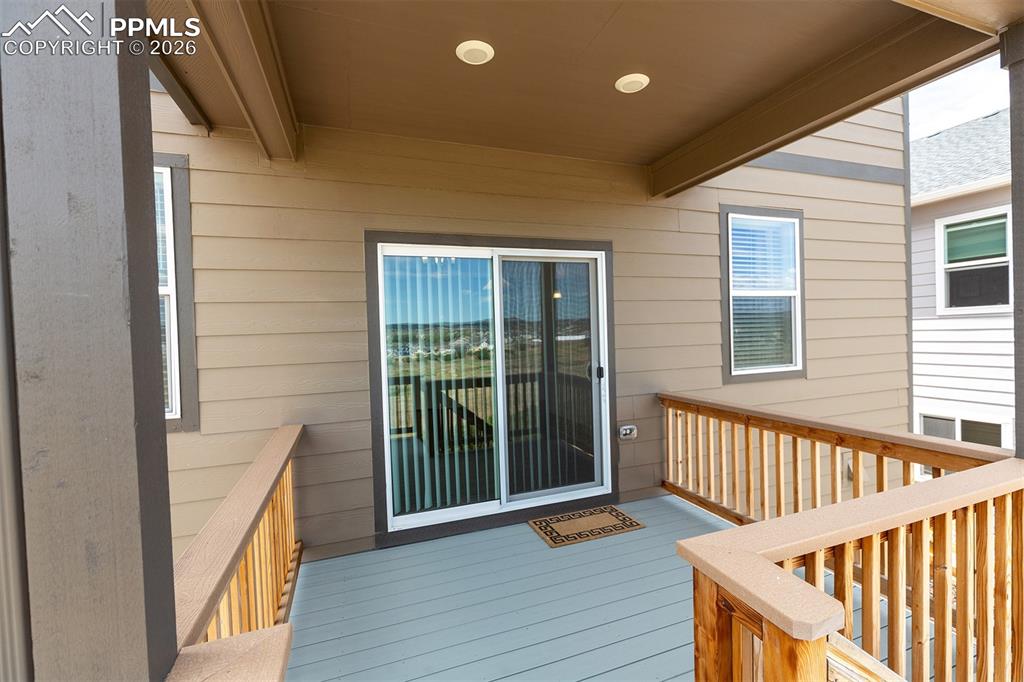 Image 27 of 32: Deck