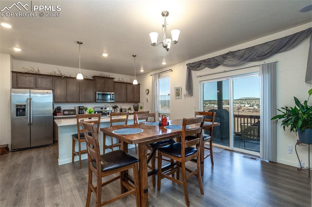 Image 4 of 32: Dining Area