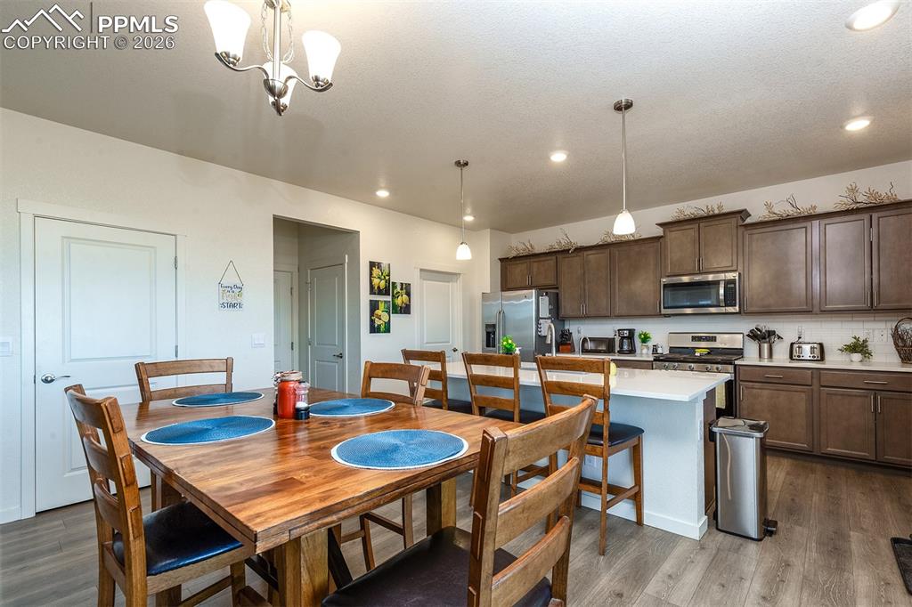 Image 5 of 32: Dining Area