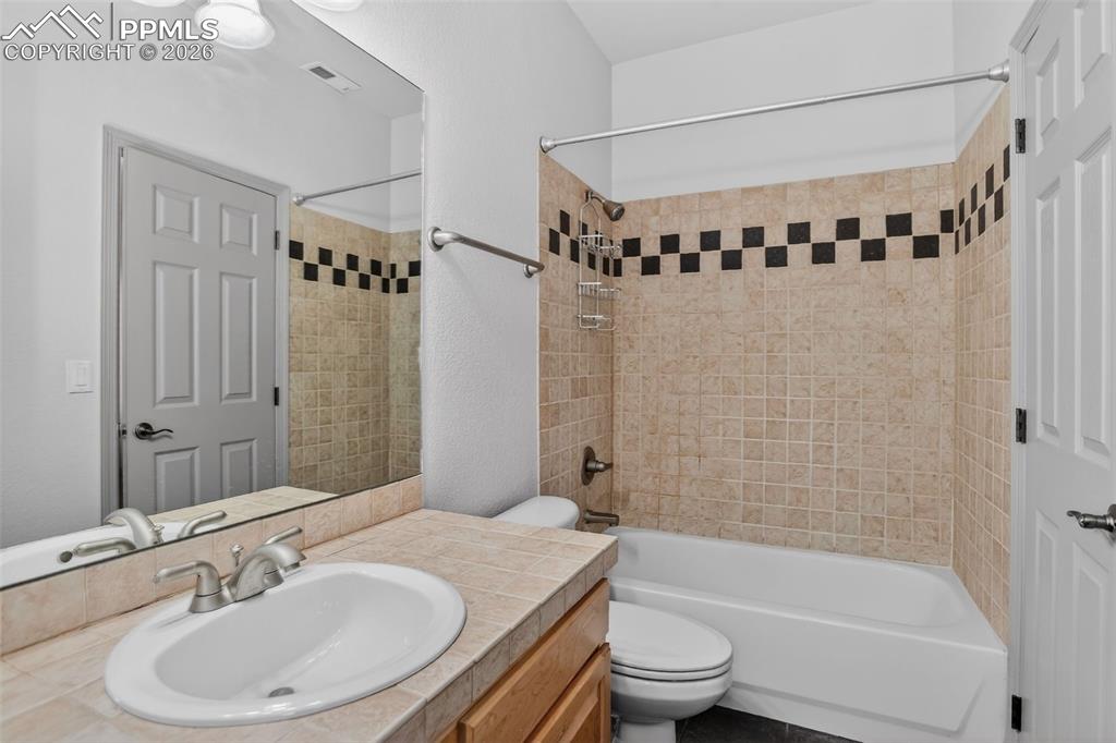 Image 30 of 43: Basement Full Bath