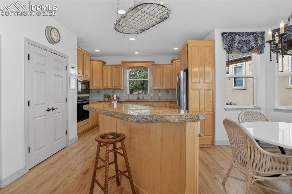 Image 6 of 43: Kitchen