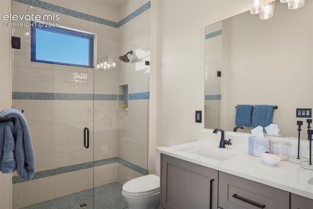 Image 18 of 40: Bathroom