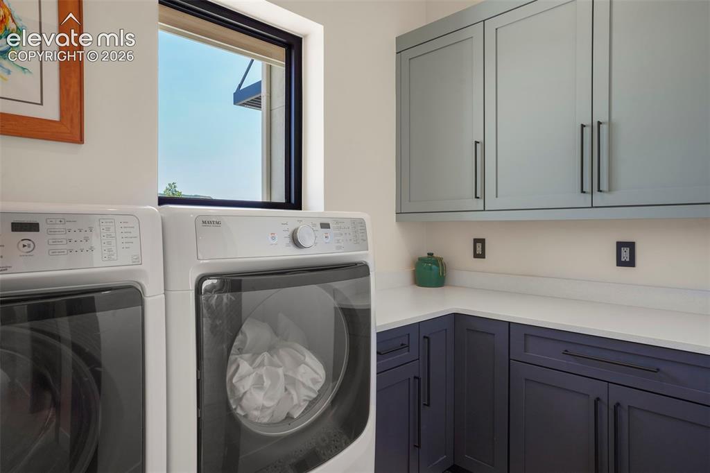 Image 20 of 40: Laundry