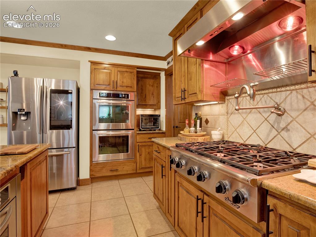 Image 11 of 43: Kitchen