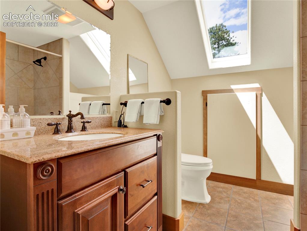Image 27 of 43: Ensuite bathroom located in the loft bedroom