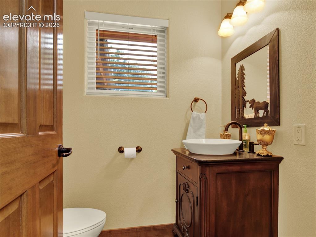 Image 6 of 43: A 1/2 bathroom located at the front entrance