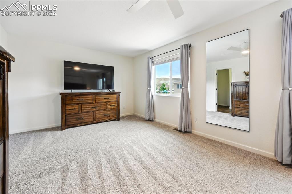 Image 16 of 33: so much room!