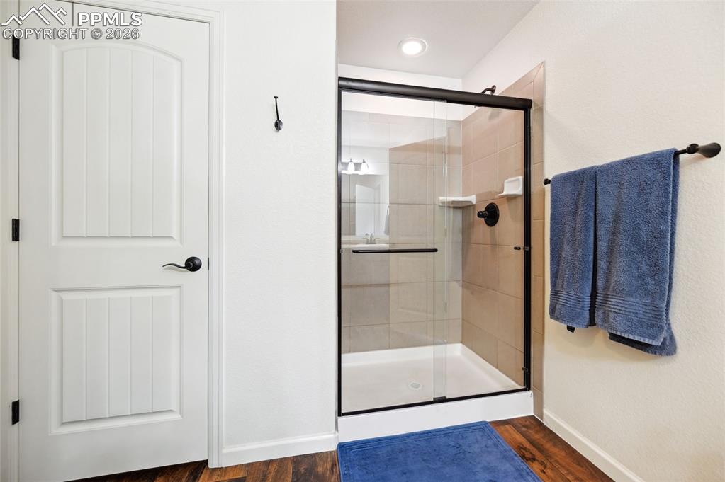 Image 21 of 33: oversized shower