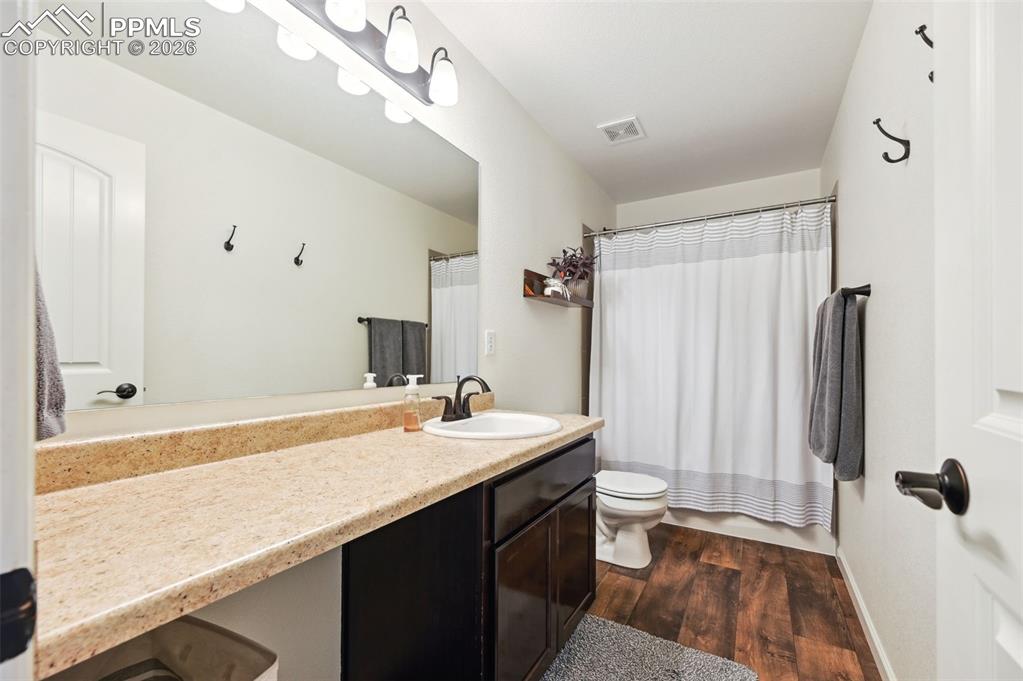 Image 26 of 33: guest hall bath, plenty of vanity space