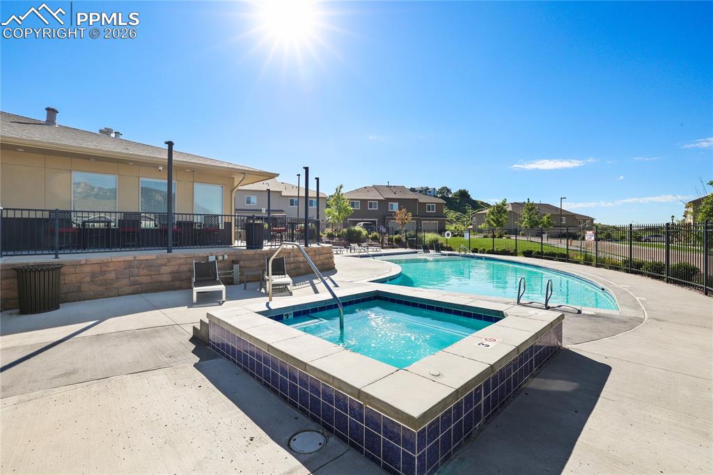 Image 29 of 33: hot tub