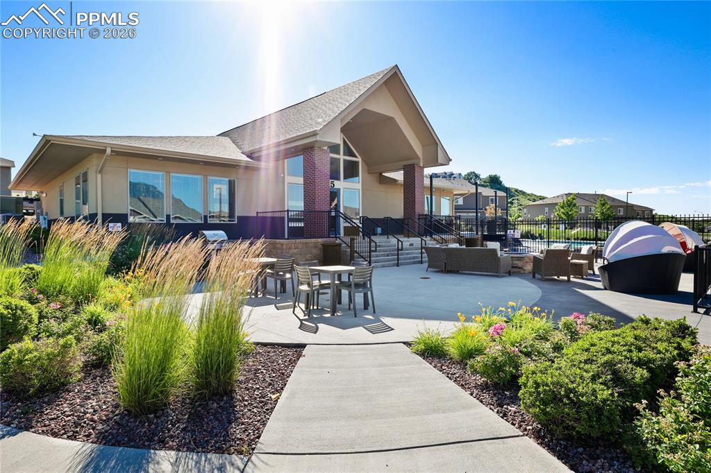 Image 31 of 33: Clubhouse