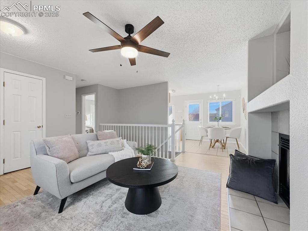 Image 14 of 40: Living Room